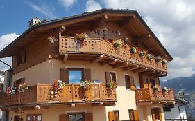 Maison De Leon